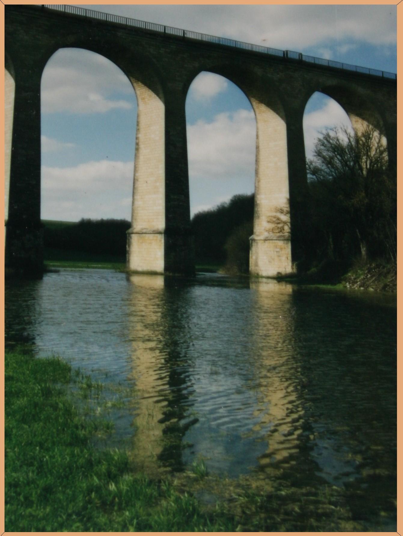 - Saut à l'élastique Druyes les Belles Fontaines -